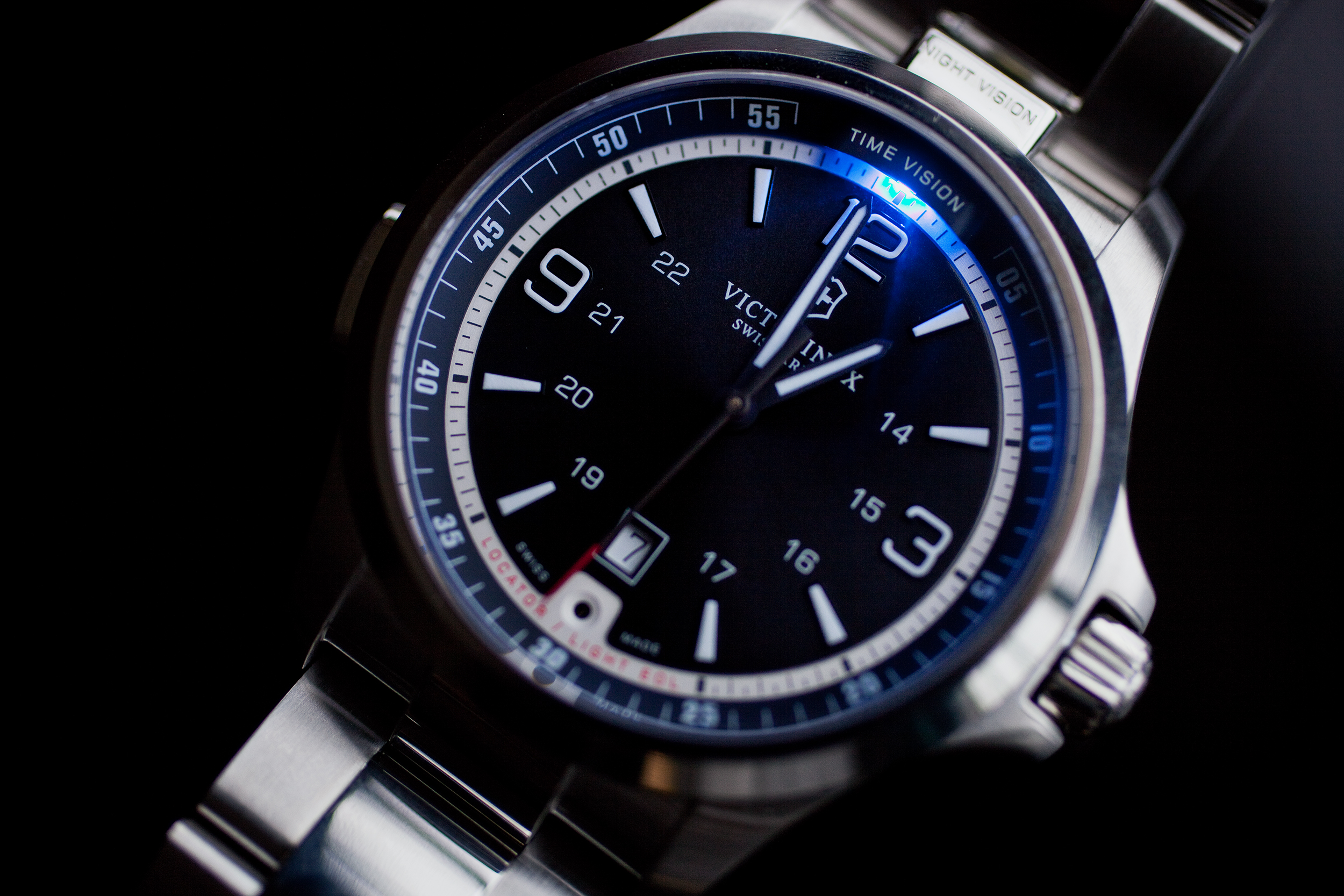 Outdoor_watch_Victorinox_swiss_army_night_vision.jpg