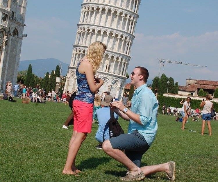Creative Proposal Idea Turn A Touristy Moment Into A Proposal